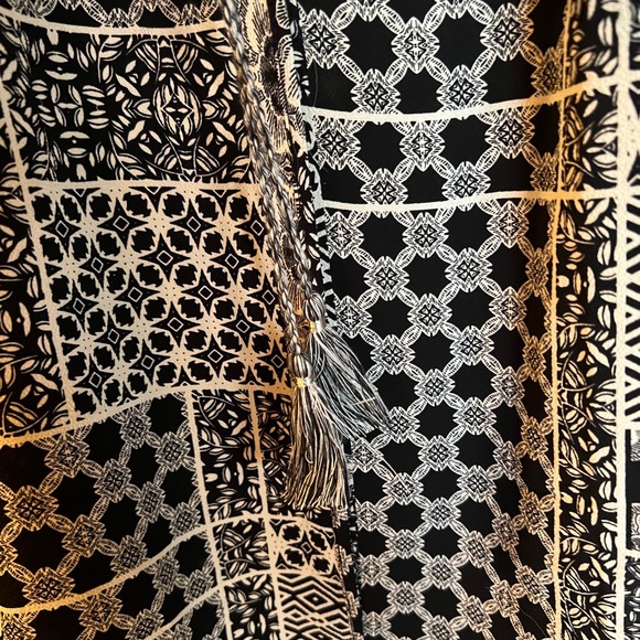 Dressy sleeveless top with tassels. Black/white/gray tones pattern. Flattering. - Picture 3 of 6